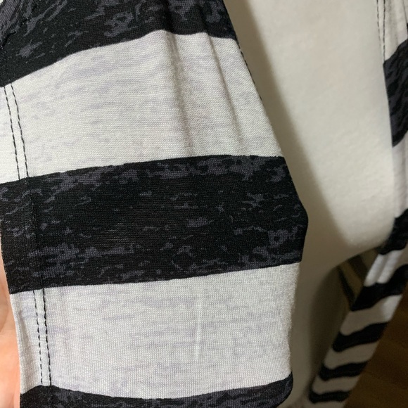 ⛄️CLEARANCE⛄️ 🌟2x HOST PICK🌟 Lularoe duster vest - Picture 8 of 14